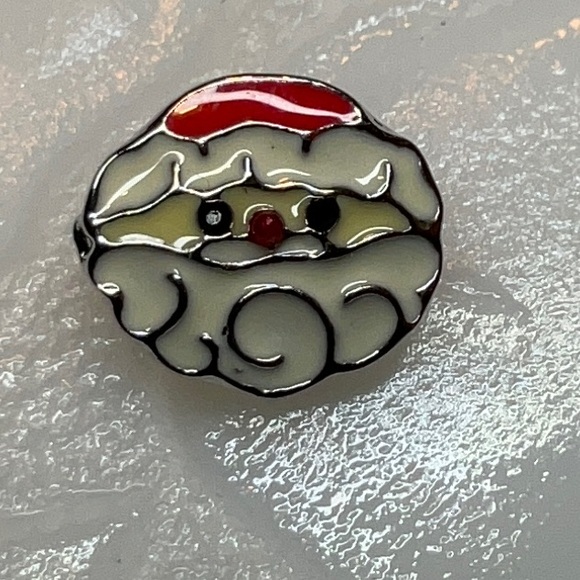 Petite Ginger Snap 12mm silver-toned Santa. GP19-27 - Picture 1 of 2